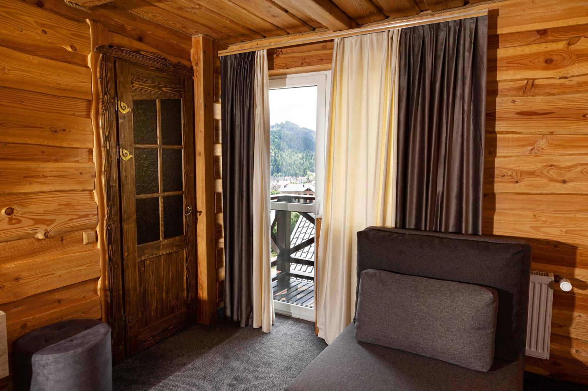 Svoi Hotel Palyanytsya Εξωτερικό φωτογραφία