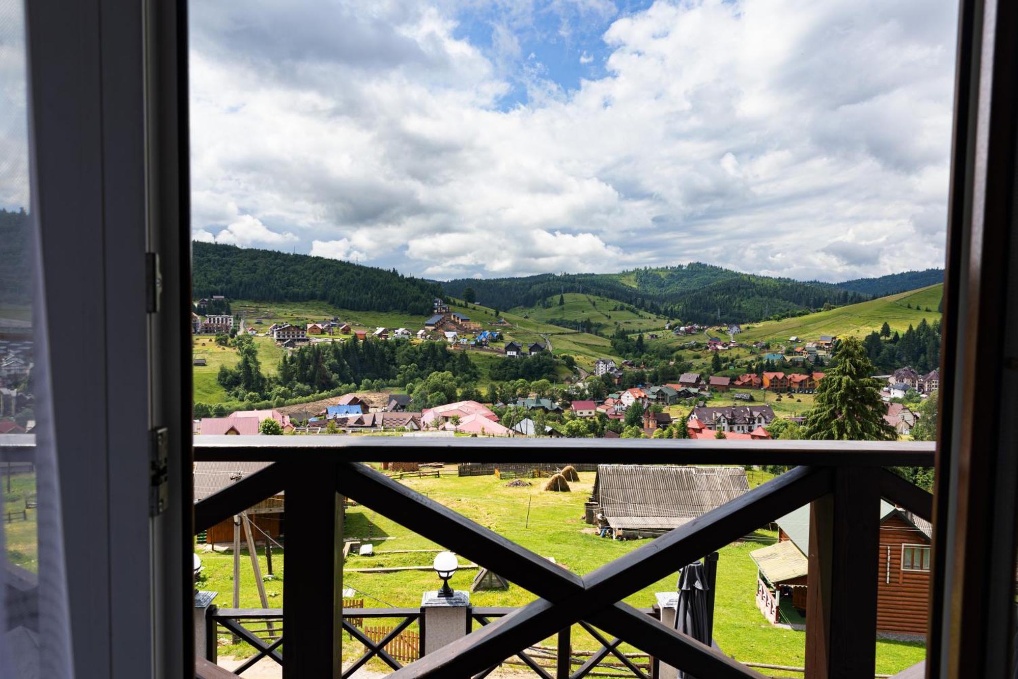 Svoi Hotel Palyanytsya Εξωτερικό φωτογραφία