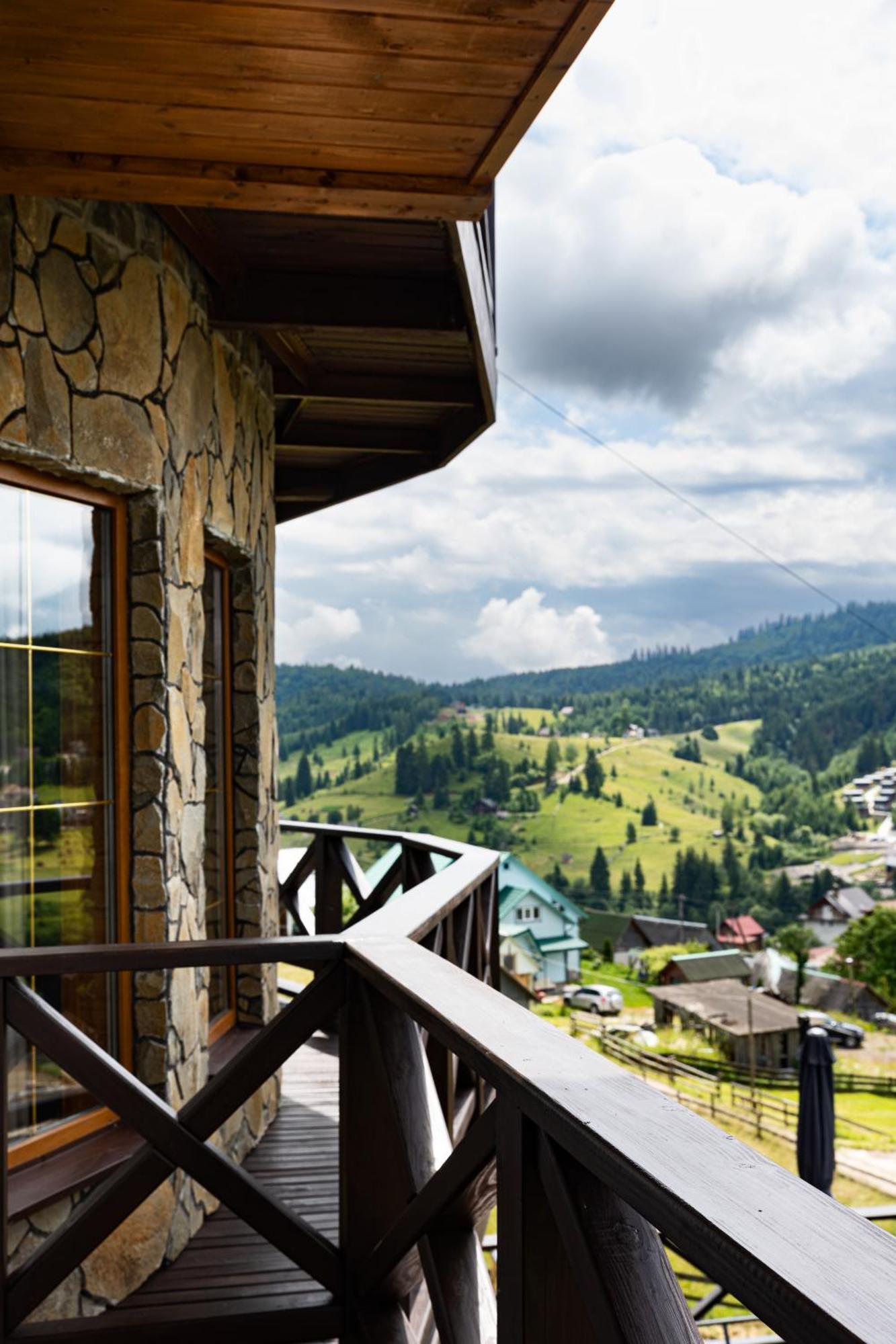 Svoi Hotel Palyanytsya Εξωτερικό φωτογραφία